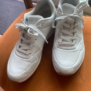 White tennis shoes sketchers white sneakers